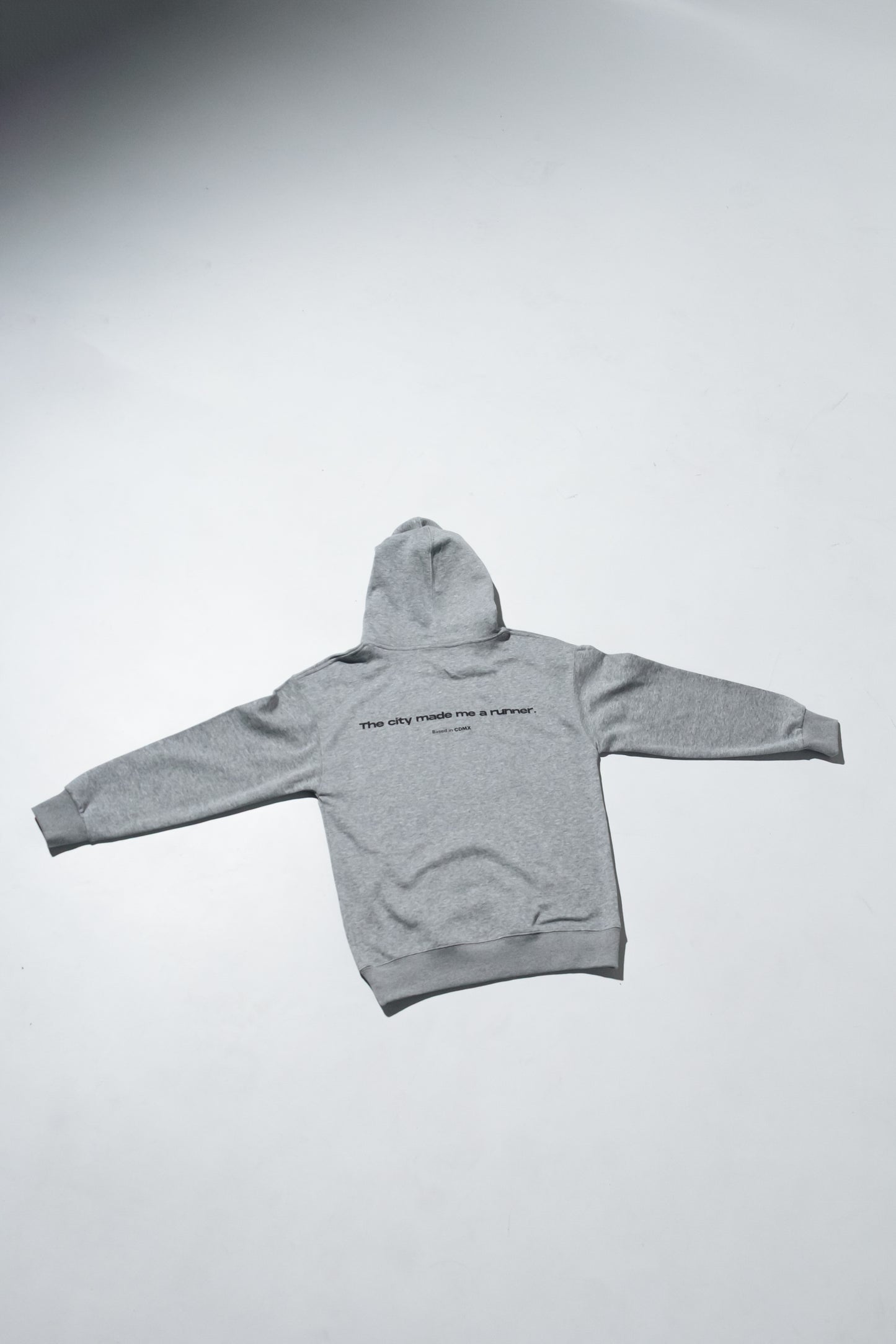 The city made me a runner - Hoodie ( corte ajustado )